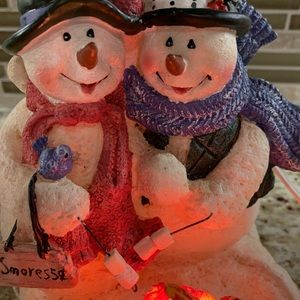 Cozy Snowman/woman couple  -— cute holiday decor!